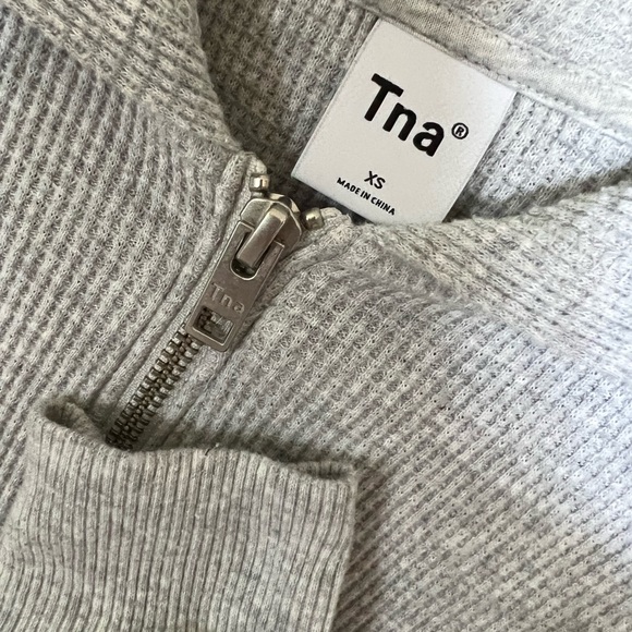 Aritzia TNA the waffle zip cropped hoodie - Picture 3 of 4